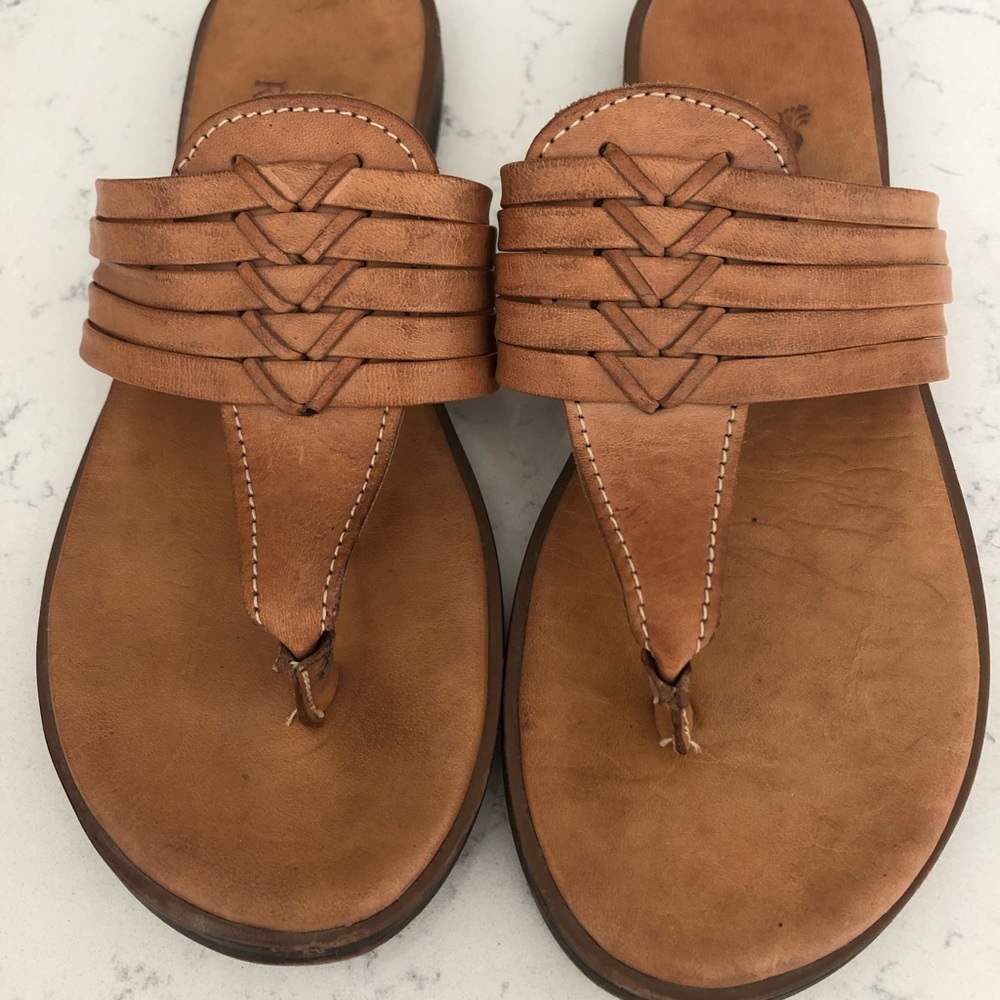 Leather flip flops